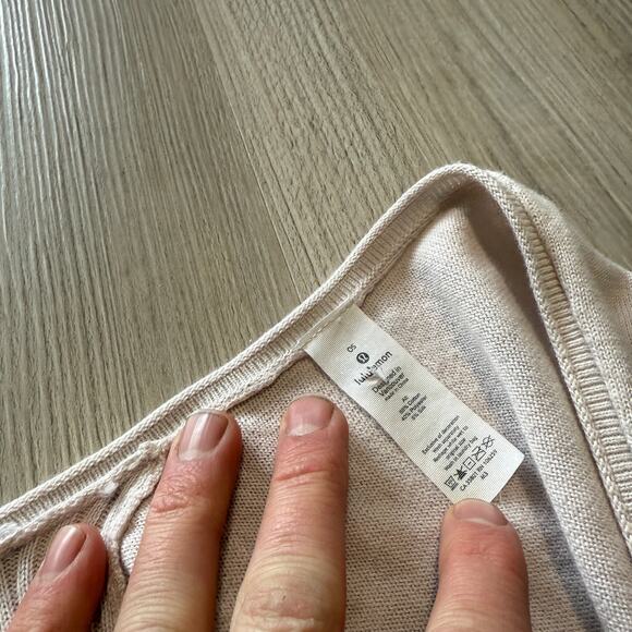 Women's Lululemon Athletica Dove Grey Free To Coast Wrap Overarm Sweater Sz OS - Picture 4 of 5